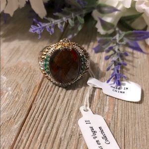 Beautiful gems en vogue ring